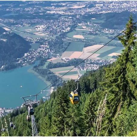 By Ossiach With Mountain Views 度假居