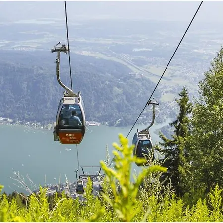 By Ossiach With Mountain Views 度假居